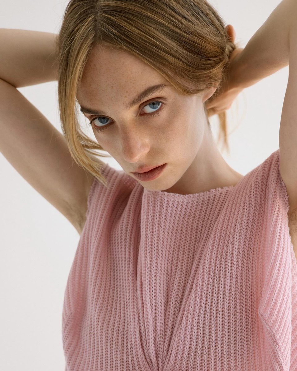 TayGooner22's tweet photo. Today's girl of the day is: Maya Hawke! https://t.co/kUzAgDDgAW