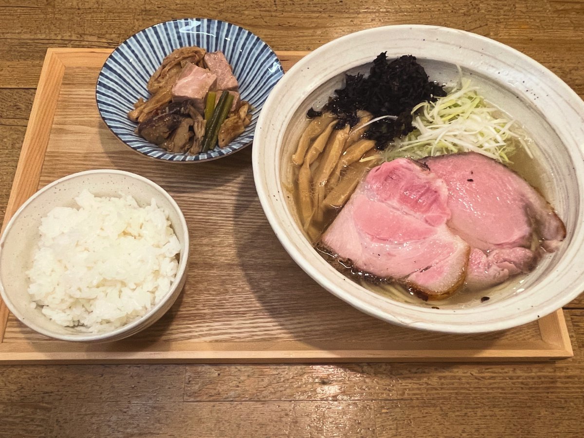 アヒージョ風のオイル漬けセット　　1400円
ラーメンは塩、醤油から選べて
差額で他のラーメンにも変更できます
ごはん、お酒のお供に最高です😃