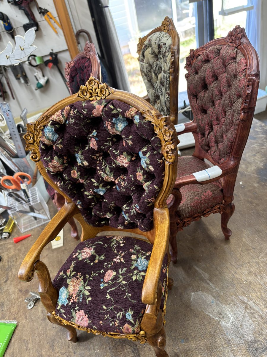 ドルパ54に持って行ける新作チェアは4点になります、現在仕上げに