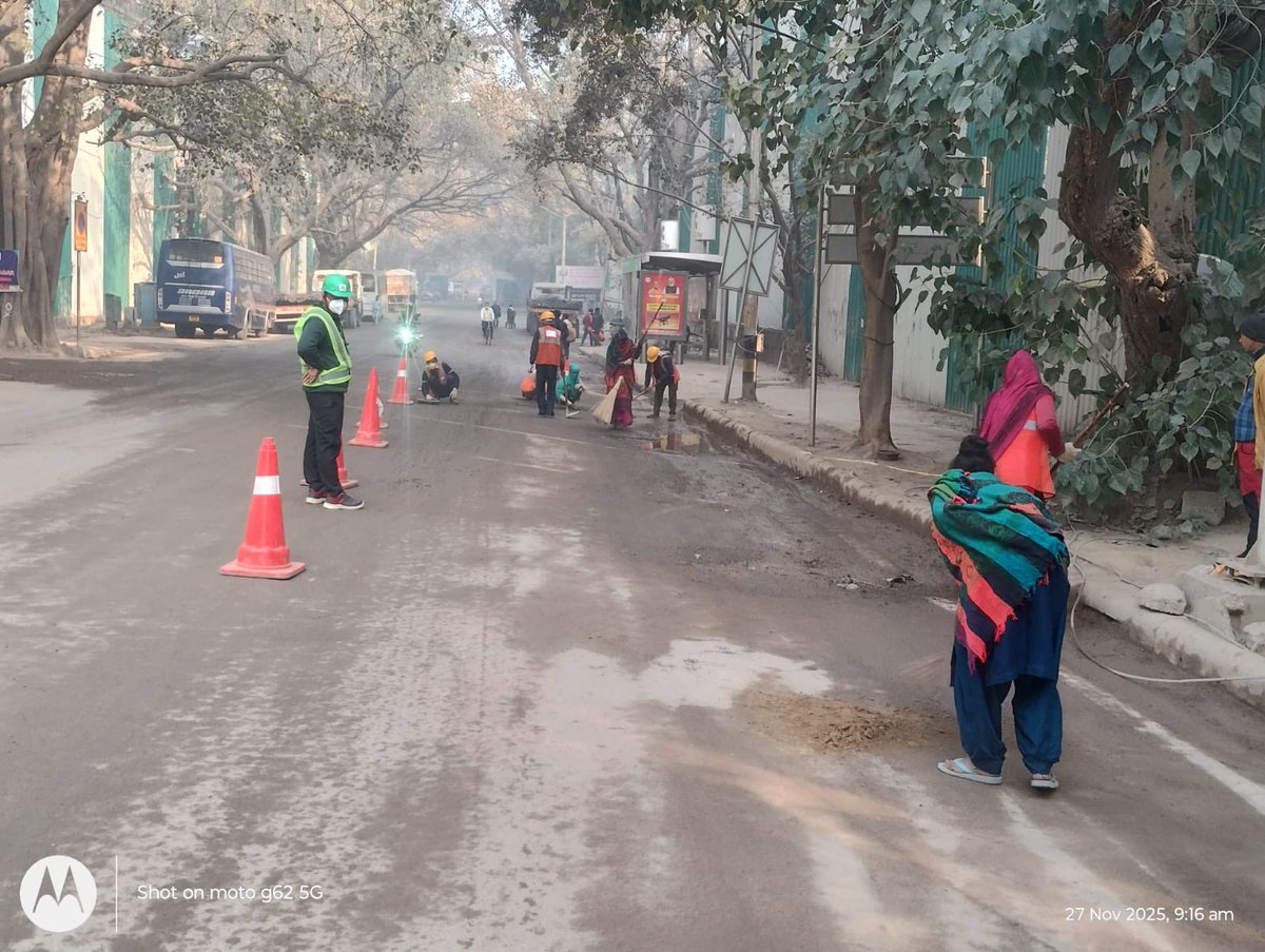 DCSOUTHZONE's tweet image. “Focused anti-pollution measures intensified at hotspot areas across the zone. Continuous monitoring, targeted cleaning and dust-control actions underway to ensure cleaner, healthier air for all. 🌿💨 #AirPollutionControl #CleanDelhi”