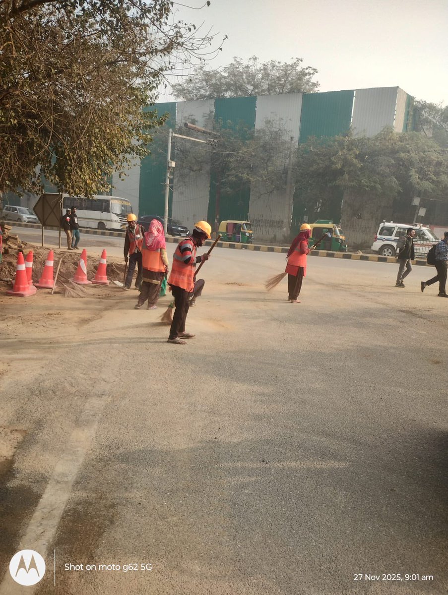 DCSOUTHZONE's tweet image. “Focused anti-pollution measures intensified at hotspot areas across the zone. Continuous monitoring, targeted cleaning and dust-control actions underway to ensure cleaner, healthier air for all. 🌿💨 #AirPollutionControl #CleanDelhi”