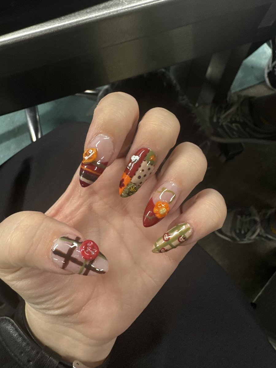 𑣲𝒉𝒂𝒍𝒊 tweet media