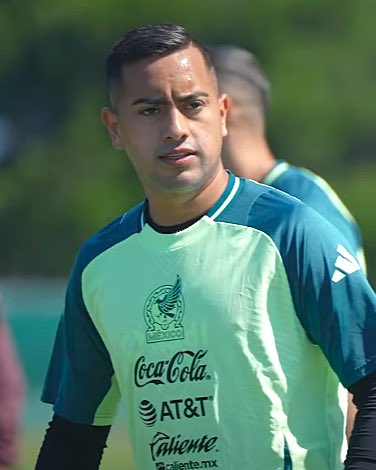 Que mentada de madre lo que juega el Chiquito Sánchez, son jugadores que uno no entiende como siguen en primera.