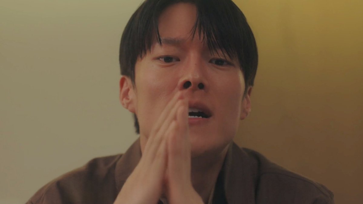 whiterosestea's tweet image. Jang Kiyong has truly nailed his portrayal of Jihyeok. The character fits him so perfectly it feels like the role was written for him. The way he delivers every emotion so vividly — each in a completely different tone is truly impressive

#DynamiteKiss #JangKiYong