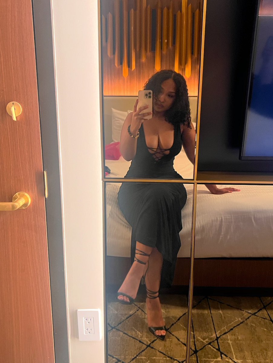 intuitivebih's tweet image. I barely take pics my ass be slaving away but here 😁