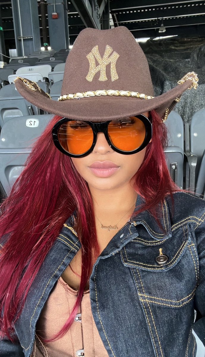 intuitivebih's tweet image. I barely take pics my ass be slaving away but here 😁