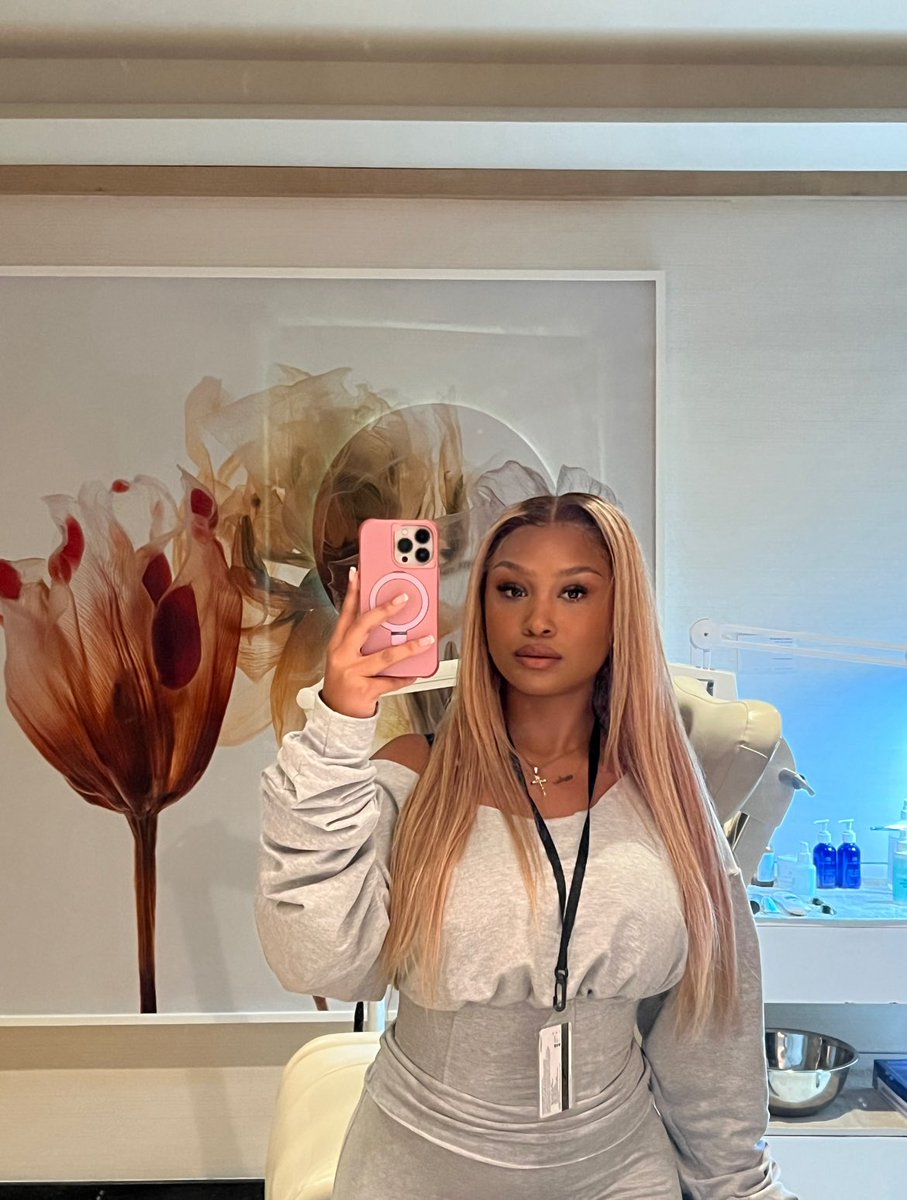 intuitivebih's tweet image. I barely take pics my ass be slaving away but here 😁