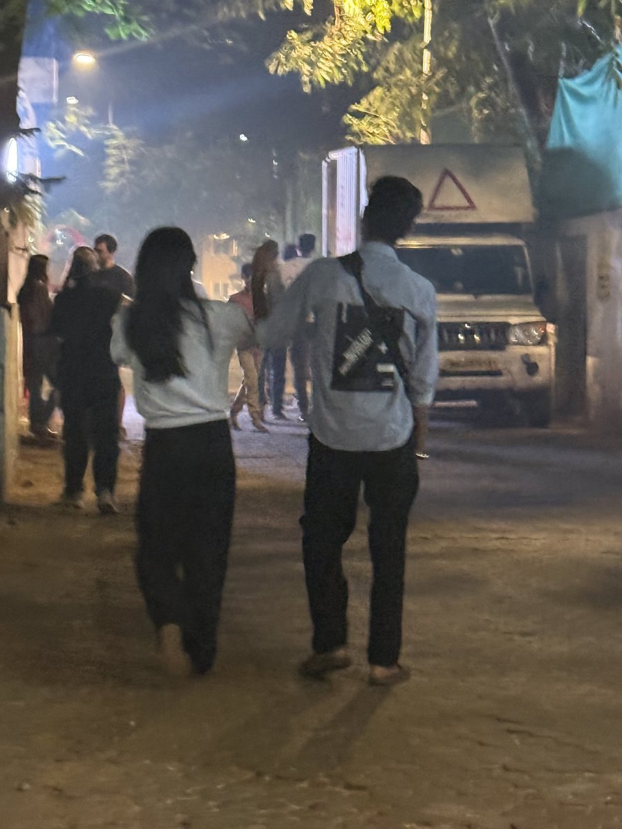 _shavashava_'s tweet image. Always happy seeing my best friends love story grow into beautiful one in this unfaithful era 🎀✨😌