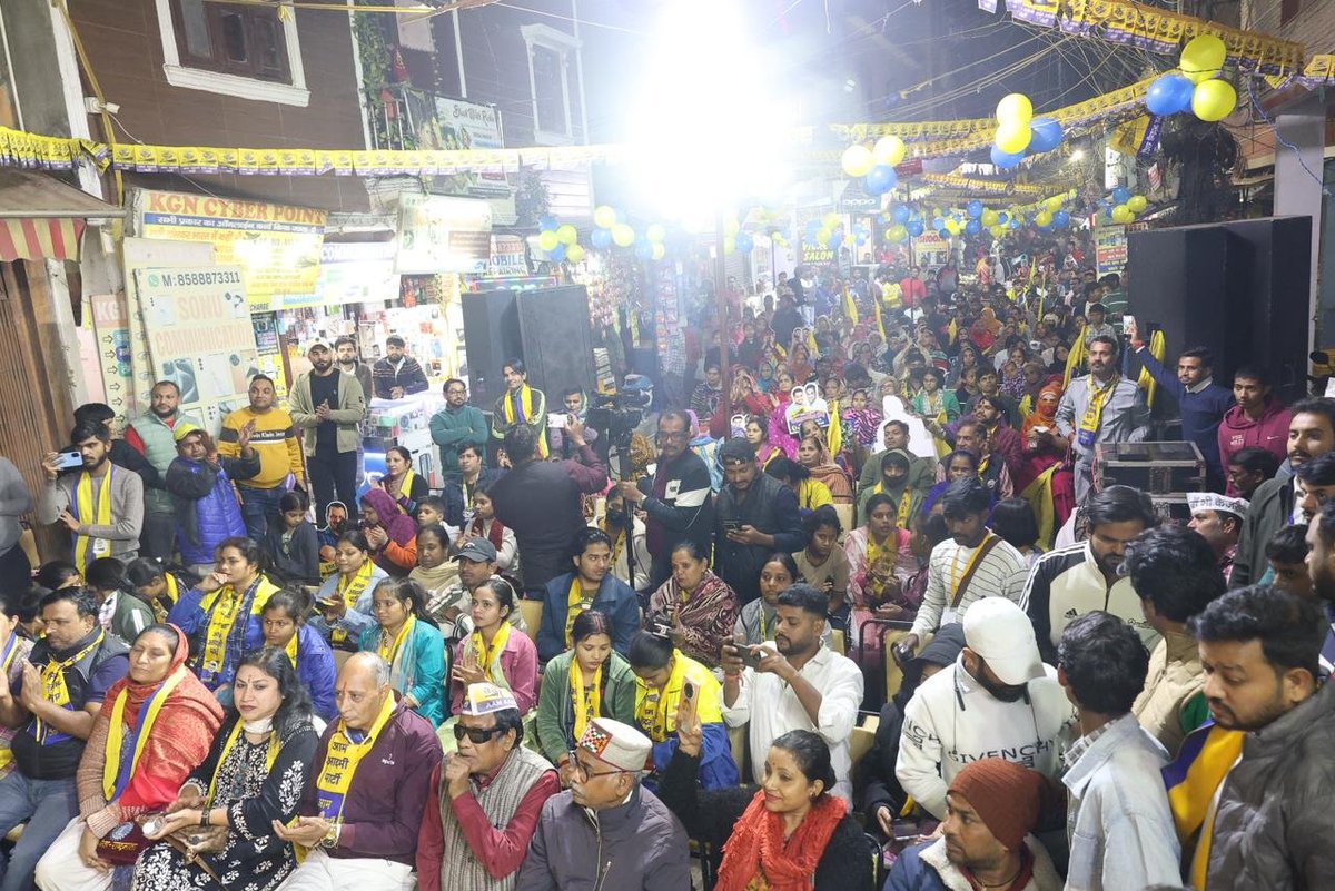 AAPGauravSingh's tweet image. MCD उपचुनावों में AAP को मिल रहा है जबरदस्त समर्थन‼️

📍वार्ड 164, दक्षिणपुरी में वरिष्ठ नेता @AtishiAAP जी, पूर्व विधायक @attorneybharti जी, विधायक @AjayDutt48 जी और विधायक @PremChauhanOFC जी ने क्षेत्र से AAP प्रत्याशी श्री रामस्वरुप कनौजिया जी के समर्थन में प्रचार कर जनता से…