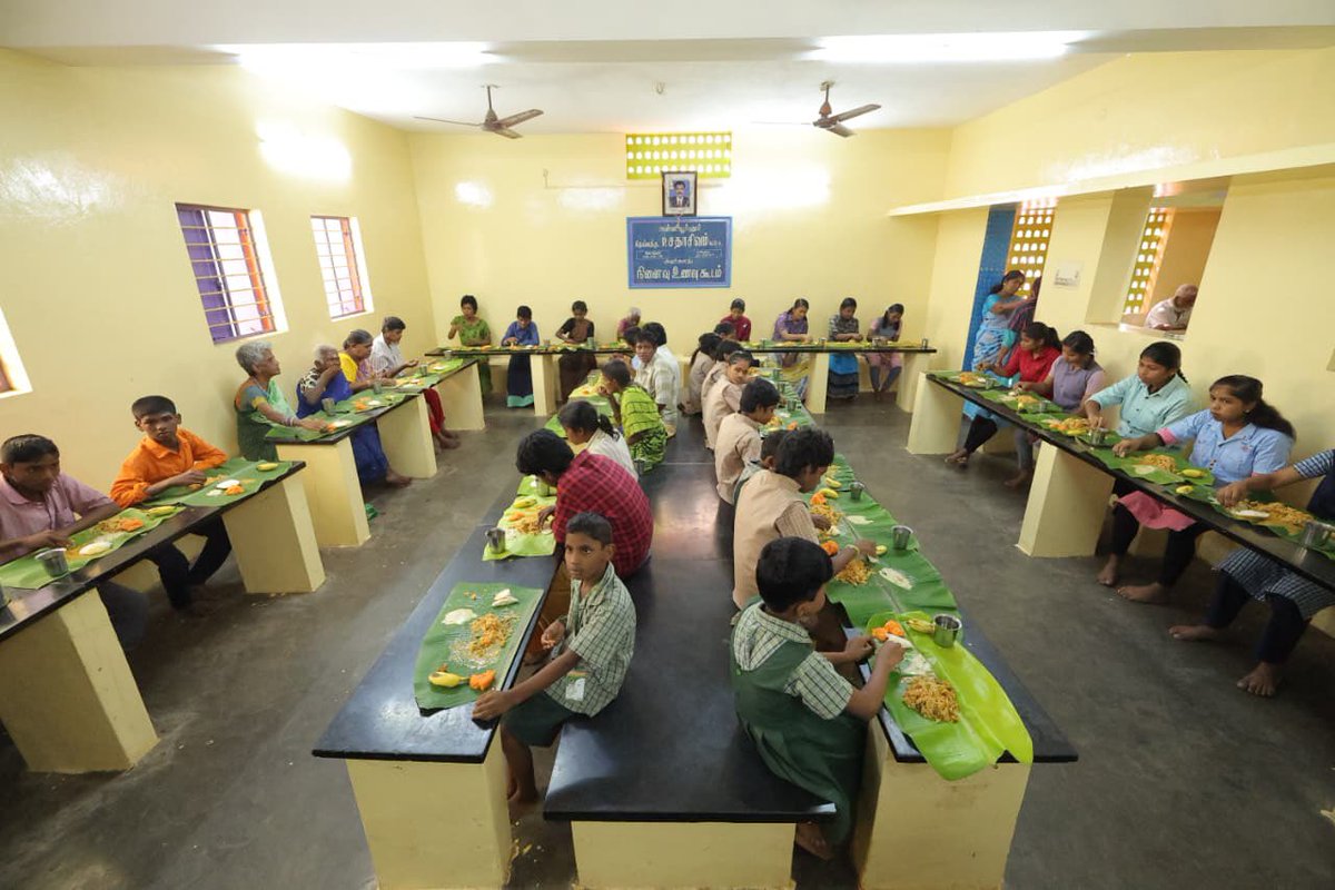 V_Senthilbalaji's tweet image. மாண்புமிகு தமிழ்நாடு முதலமைச்சர் தளபதி அவர்களின் நல்லாசிகளுடன், கழக இளைஞர் அணிச் செயலாளர், மாண்புமிகு தமிழ்நாடு துணை முதலமைச்சர் @Udhaystalin அவர்களின் பிறந்தநாளை முன்னிட்டு, கரூர் வெண்ணமலை அன்புகரங்கள் இல்லத்தில், கரூர் மாவட்ட கழகத்தின் சார்பாக, இன்று காலை உணவு வழங்கப்பட்டது..…