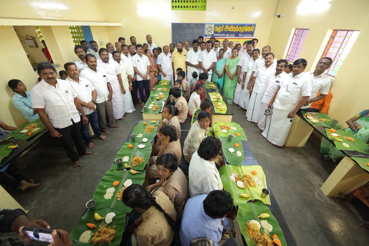 V_Senthilbalaji's tweet image. மாண்புமிகு தமிழ்நாடு முதலமைச்சர் தளபதி அவர்களின் நல்லாசிகளுடன், கழக இளைஞர் அணிச் செயலாளர், மாண்புமிகு தமிழ்நாடு துணை முதலமைச்சர் @Udhaystalin அவர்களின் பிறந்தநாளை முன்னிட்டு, கரூர் வெண்ணமலை அன்புகரங்கள் இல்லத்தில், கரூர் மாவட்ட கழகத்தின் சார்பாக, இன்று காலை உணவு வழங்கப்பட்டது..…