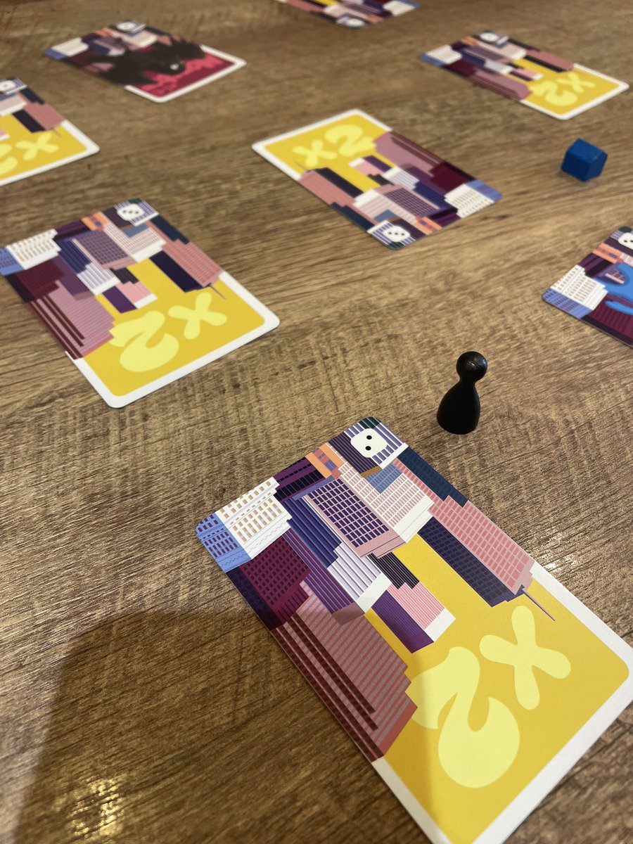 モンスター不動産。
9枚のカードが徐々に捲られていき、交差点にある家の価値が変動する。いいカードが増えたら儲かるけど悪いカードが出たら損失。任意のタイミングが決算できるため、最後を予想するのではなく損切りの概念があり、センスがいい。プレイヤー間で差が出る仕組みが弱いのが玉に瑕。○