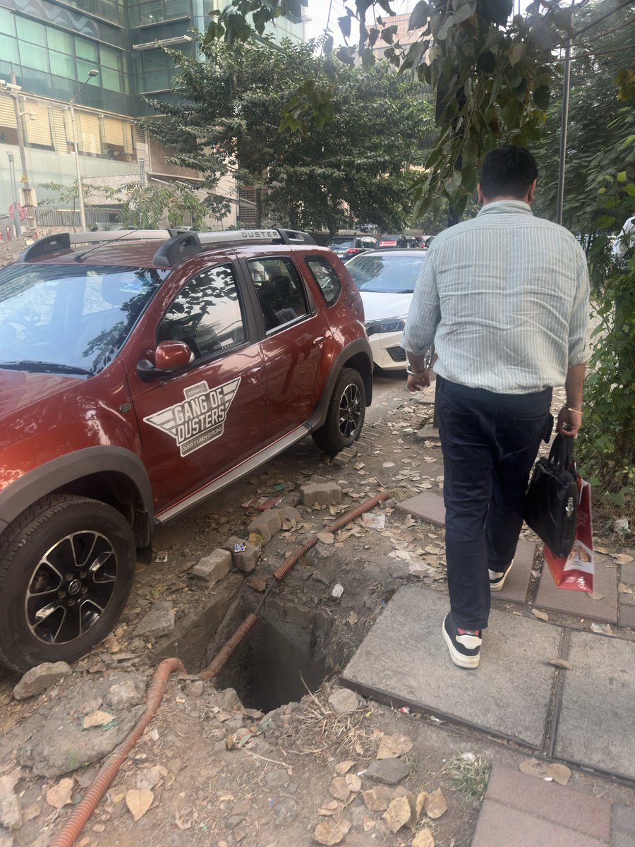 shrutiv10's tweet photo. @mybmc open hole right in the middle of the road in BKC! Absolute risk to public safety. This has been the case for many months now. https://t.co/cREquKcIjw