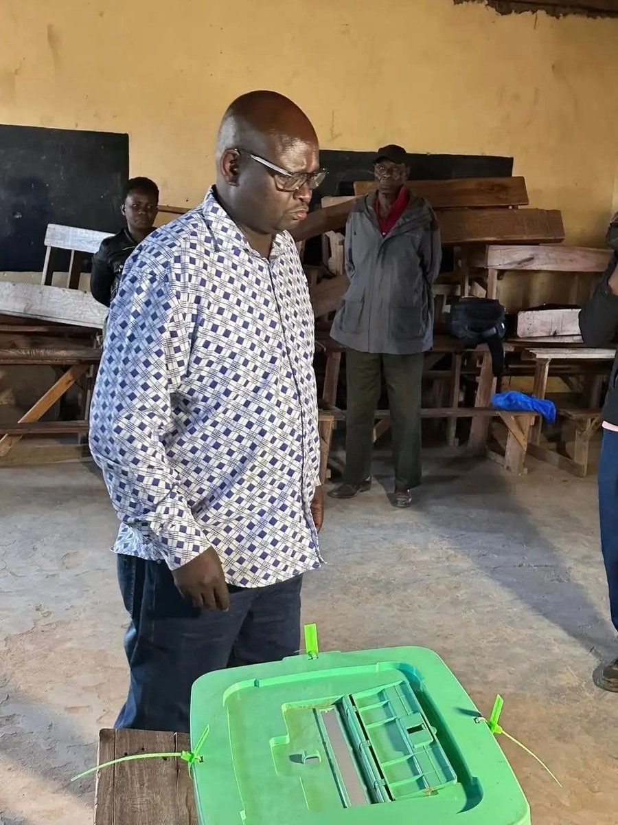 Adele_lide's tweet image. Seth Panyako has sensed defeat. Clearly in his facial expression. Congratulations David Ndakwa incoming Malava MP
#MalavaDecides2025