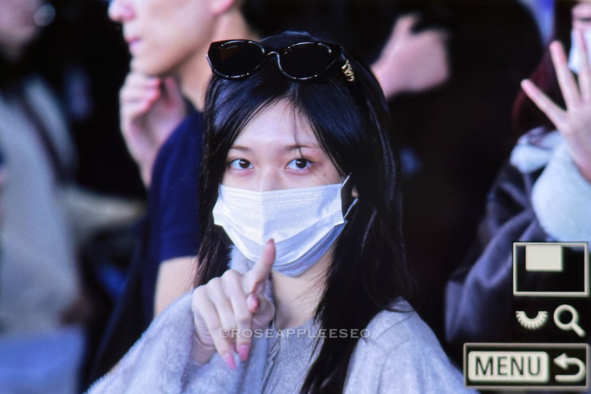 251127 👋🏻💕
#IVE #아이브 #LEESEO #이서 #イソ 
<a href="/IVE_twt/">IVE</a>