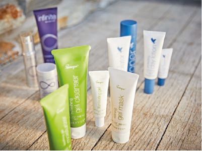 tiendalasabila's tweet image. Cuide da sua #pele da #cabeça aos #pés.
Combinamos #aloe_vera com outros ingredientes naturais para criar #fórmulas que comprovadamente fornecem resultados.
Personalize a sua rotina de  acordo com seu tipo de pele e suas necessidades específicas. thealoeveraco.shop/mck
ASG