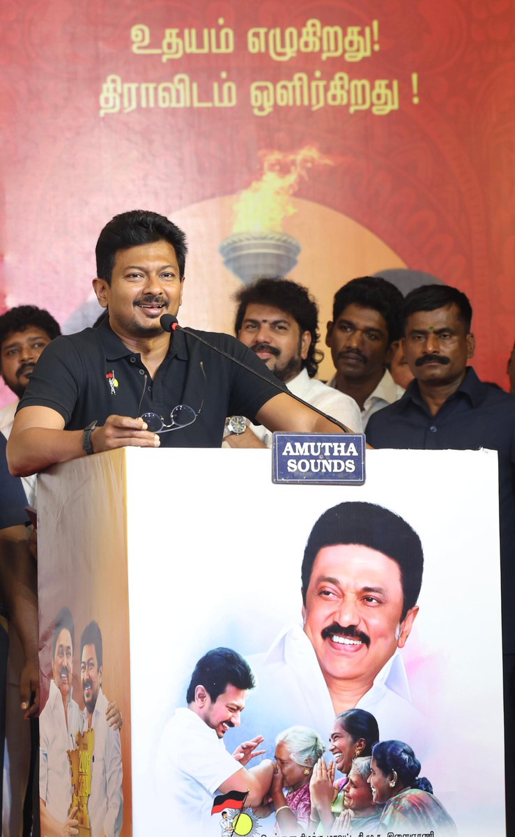 Udhaystalin's tweet image. நம் பிறந்த நாளை முன்னிட்டு சென்னை கிழக்கு மாவட்ட கழகம் ஏற்பாட்டில், பெரியார் திடலில் நடைபெற்ற நிகழ்ச்சியில், கழக மூத்த முன்னோடிகளுக்கு பொற்கிழிகளையும், ஏழை - எளிய மக்கள் - மாற்றுத்திறனாளிகள் - திருநர்கள் - தூய்மைப்பணியாளர்கள் - சுகாதாரப்பணியில் ஈடுபடுவோருக்கு நலத்திட்ட…