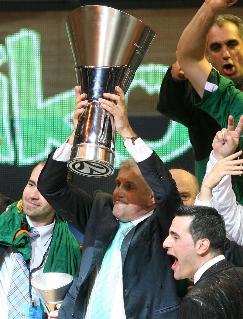 mindcoreball's tweet image. Κάθε κίνηση που κάνει, κάθε αποτέλεσμα που φέρνει εδώ &amp;amp; χρόνια ο Z. Obradovic είναι απλά μια ακόμη αφορμή για να του υπενθυμίσουμε πως είναι ο πατέρας μας για τους πιο νέους, ο αδερφός μας για τους πιο μεγάλους.

Αυτός μας καθόρισε. 
Αυτός που μας μεγάλωσε.
#paobc #paoac #paofc