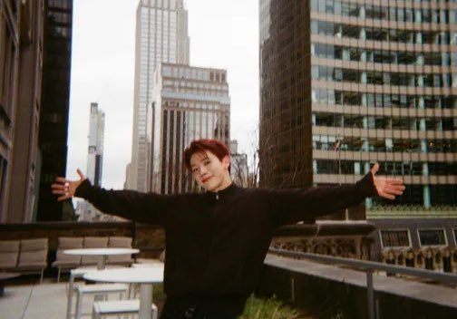 luvalldayhoho's tweet image. 야근하고 피곤에 쩔어 퇴근하는데 마중나온 연상 같다,,
팔 벌리고 웃고 잇눈게 꼭 달려와서 안기라고 하는 거 같넹 😣🫢