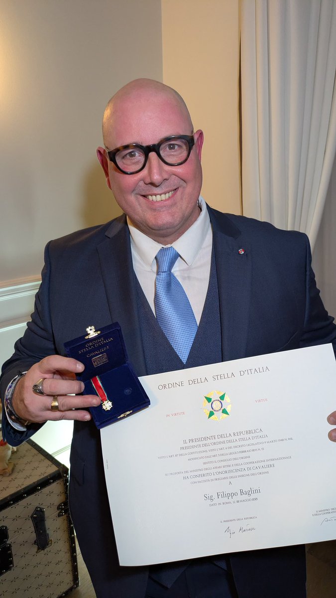 Cavaliere della repubblica OSI - Non trovo le  parole per ringraziare tutti. Ma fatemi dire una cosa sola, senza i miei genitori, che mi hanno insegnato i valori non sarei mai, mai riuscito ad arrivare fino a qui.  
<a href="/InigoLND/">InigoLambertini</a> <a href="/ItalyMFA/">Farnesina 🇮🇹</a> <a href="/ItalyinEDI/">Consolato Generale d'Italia a Edimburgo</a> <a href="/ItalyinUK/">Italy in UK</a> <a href="/vogue_italia/">Vogue Italia</a>