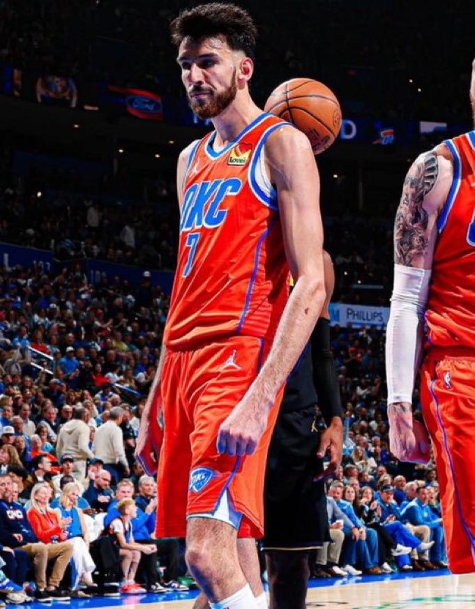 TrifectaBanter's tweet image. Chet Holmgren&apos;s final stat line was an all-around masterpiece, capped by the clutch shot that sealed the win.

- 17 PTS
- 12 REB
- 5 AST
- +10 Net Rating

MVP-level support. He hit the dagger corner 3 when we needed it most.