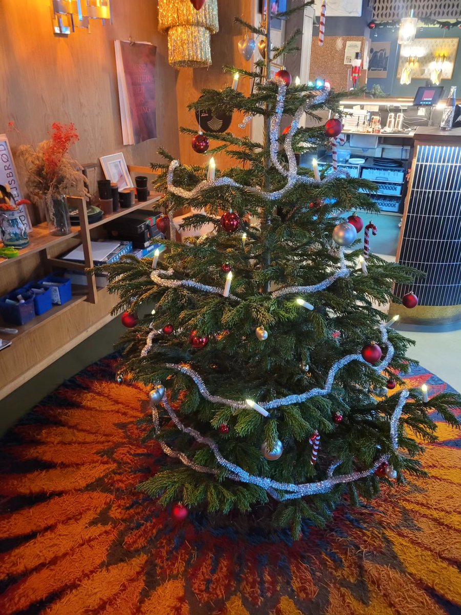 Alexandruamp14's tweet image. Det var så fedt at være med i Spåklubben igen.
Jeg havde fornøjelsen af at lægge tarotkort, nørde astrologi med Astrodice og et par enkelte Lenormand oplæg.
#tarot #astrologi #lenormand #horoskoptydning #horoskoper #astrodice #læsninger #spåklubben #cosmichealing #kolme