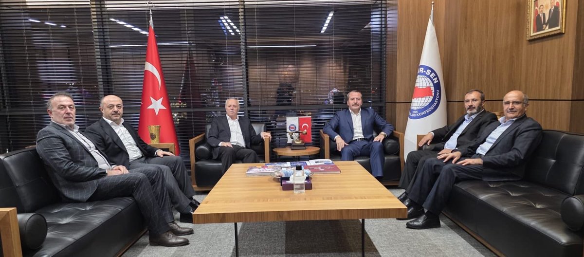 Eğitim-Bir-Sen Genel Başkanımız Sn Ali Yalçın’ı ziyaret ettik.

Sendikamızın çalışmaları, eğitim camiamıza yönelik hedeflerimiz ve geleceğe dair yol haritamız üzerine verimli bir istişare gerçekleştirdik.
Samimi ev sahipliği ve destekleri için Genel Başkanımıza teşekkür ediyoruz.