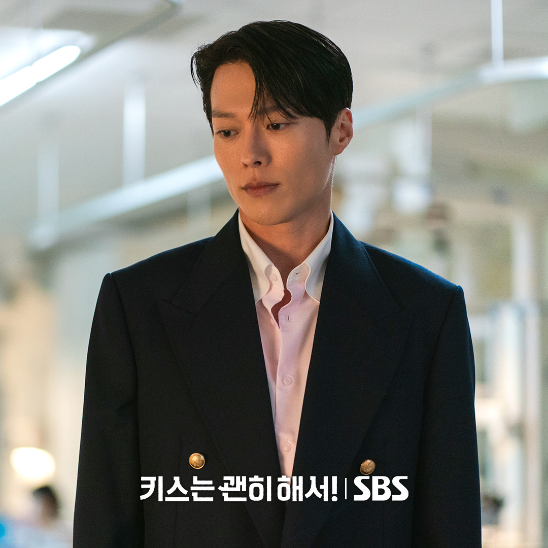 SBSNOW's tweet image. 속이는 사람 3명 속는 사람 1명
도파민 터지는 사각관계 대 맛집🤭

SBS 수목드라마 &amp;lt;키스는 괜히 해서!&amp;gt;
☞ [수,목] 밤 9시

#SBS수목드라마 #키스는괜히해서
#DynamiteKiss #스틸
#키스는괜히해서스틸 #키괜스틸
#장기용 #안은진 #김무준 #우다비