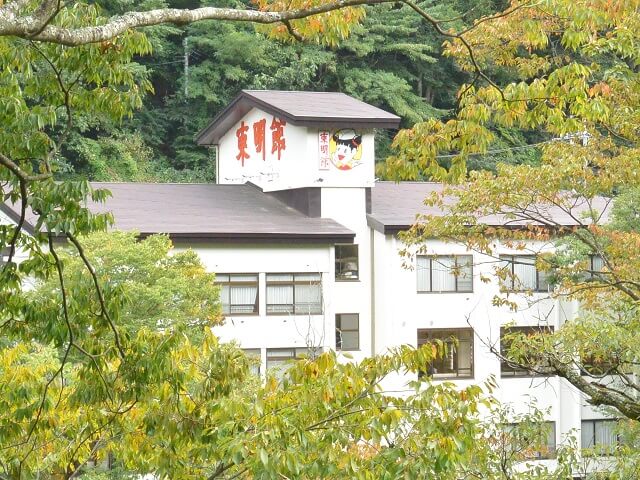 monosoi_akarusa's tweet image. 餃子の満州の運営する東明館にも一度行きたいんですが、飯がマジで餃子の満州らしくて決断できずにいる。