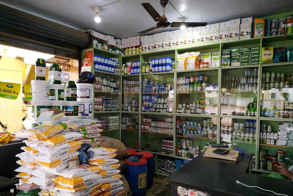 NetramDefence's tweet image. Investigators established links of Sales of explosive materials to fertiliser shops

According to investigators, the Faridabad module had stockpiled around 2,600 kg of NPK fertiliser and over 1,000 kg of ammonium nitrate from villages around the Al Falah University area.

Sales…