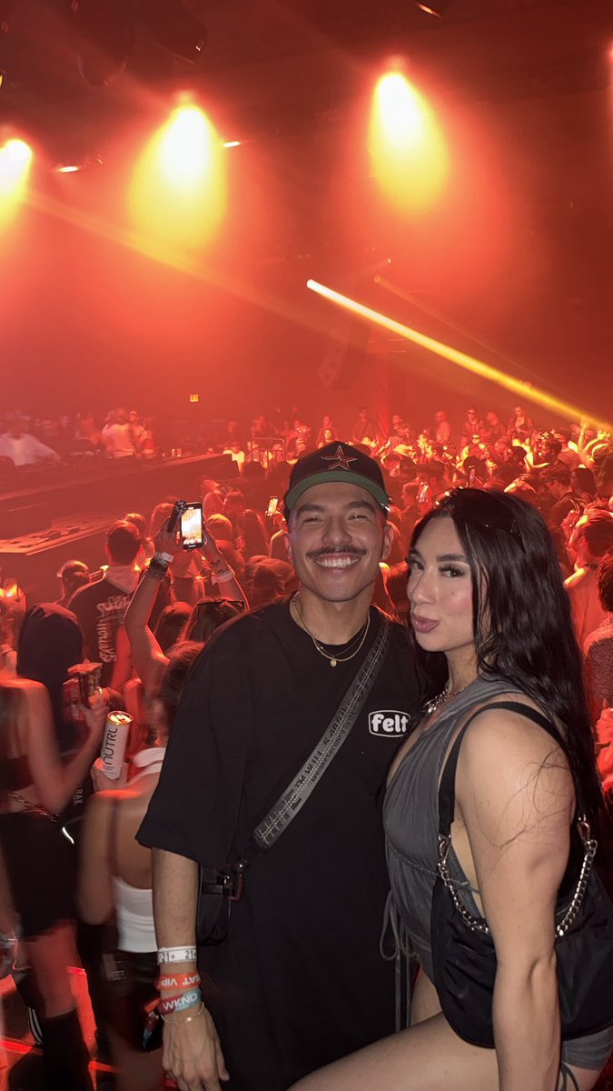 💫 hails tweet media