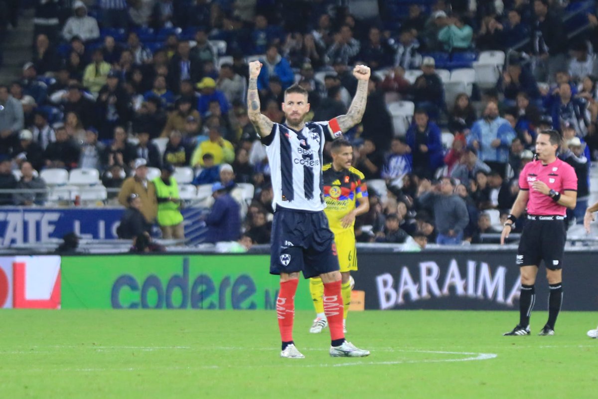 CAMPANADA EN EL BBVA

Luego de los primeros 90 minutos de estos cuartos de final. Rayados se impone sobre América con marcador de 2-0. En esta parte complementaria anotó un autogol Lichnovsky y dejar la vuelta con mayor peso para que los de Coapa busquen remontar. 

📸 <a href="/buubuu_ez/">Gerardo Leal</a>