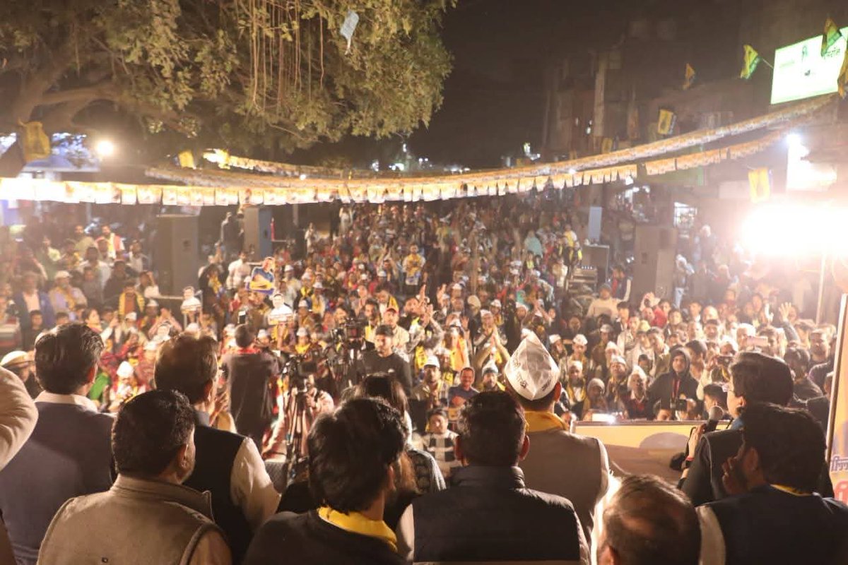 AAPGauravSingh's tweet image. MCD उपचुनावों में जनता का भारी समर्थन है AAP के साथ ‼️

📍वार्ड 163 में वरिष्ठ नेता @AtishiAAP जी व पूर्व विधायक @PrakashJarwal जी ने क्षेत्र से AAP प्रत्याशी श्री अनुज शर्मा जी के समर्थन में जनसंवाद किया और लोगों से AAP को अपना वोट देने की करी अपील।

जनता की अपार ऊर्जा और स्नेह…