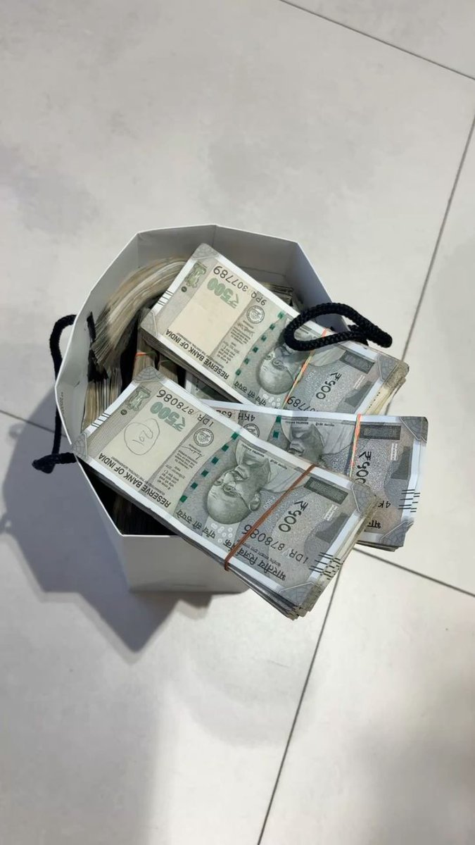 PandaGallery_'s tweet photo. Can money buy happiness? https://t.co/hopilKUhD0