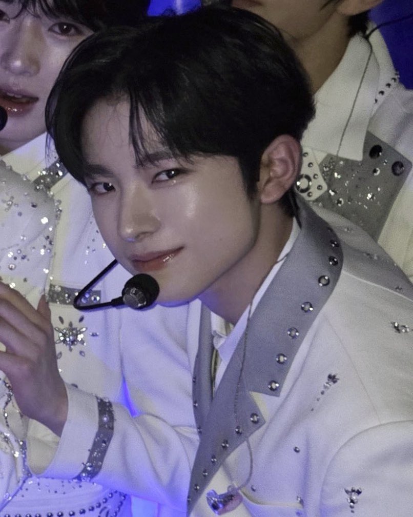 yushiairpods45's tweet image. 런던 유우시는 뭘까 .. 내기준 아직도 너무 레전드임
런던가서 신난 것도 너무 귀여운데 얼굴폼 레전드라 완전 왕자님 같았어 .. ///