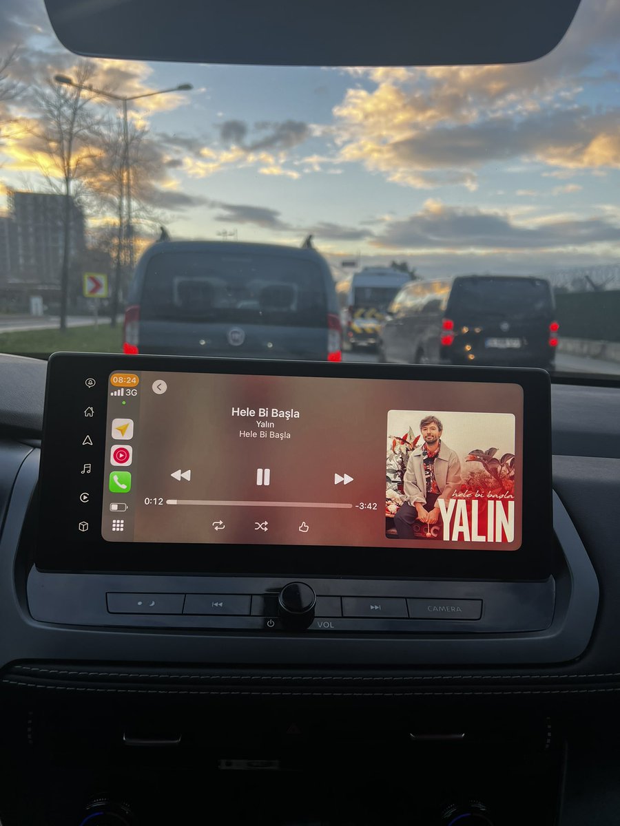 Bir saatlik trafik maratonumun daha sonuna geldim..
Pozitif uyanıp ofise gelene kadar huysuzluğun dibine vuruyorum.
Neyse kahvemizi içip normale dönelim..
#günaydın <a href="/YALINonline/">Yalın</a>