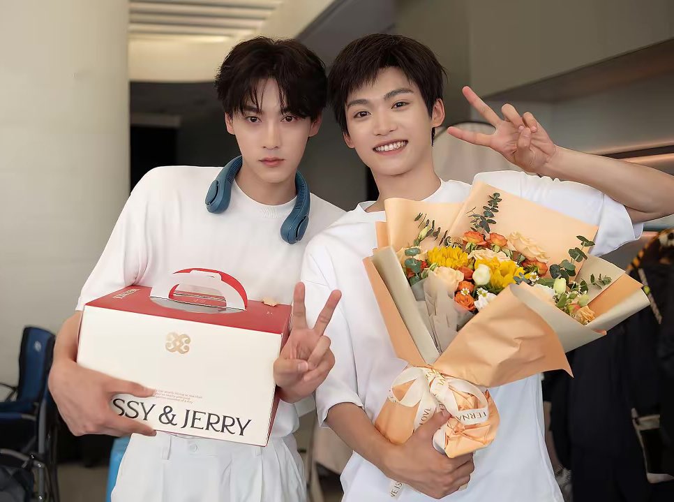 q_huuuuu's tweet image. 2019                                                 2024