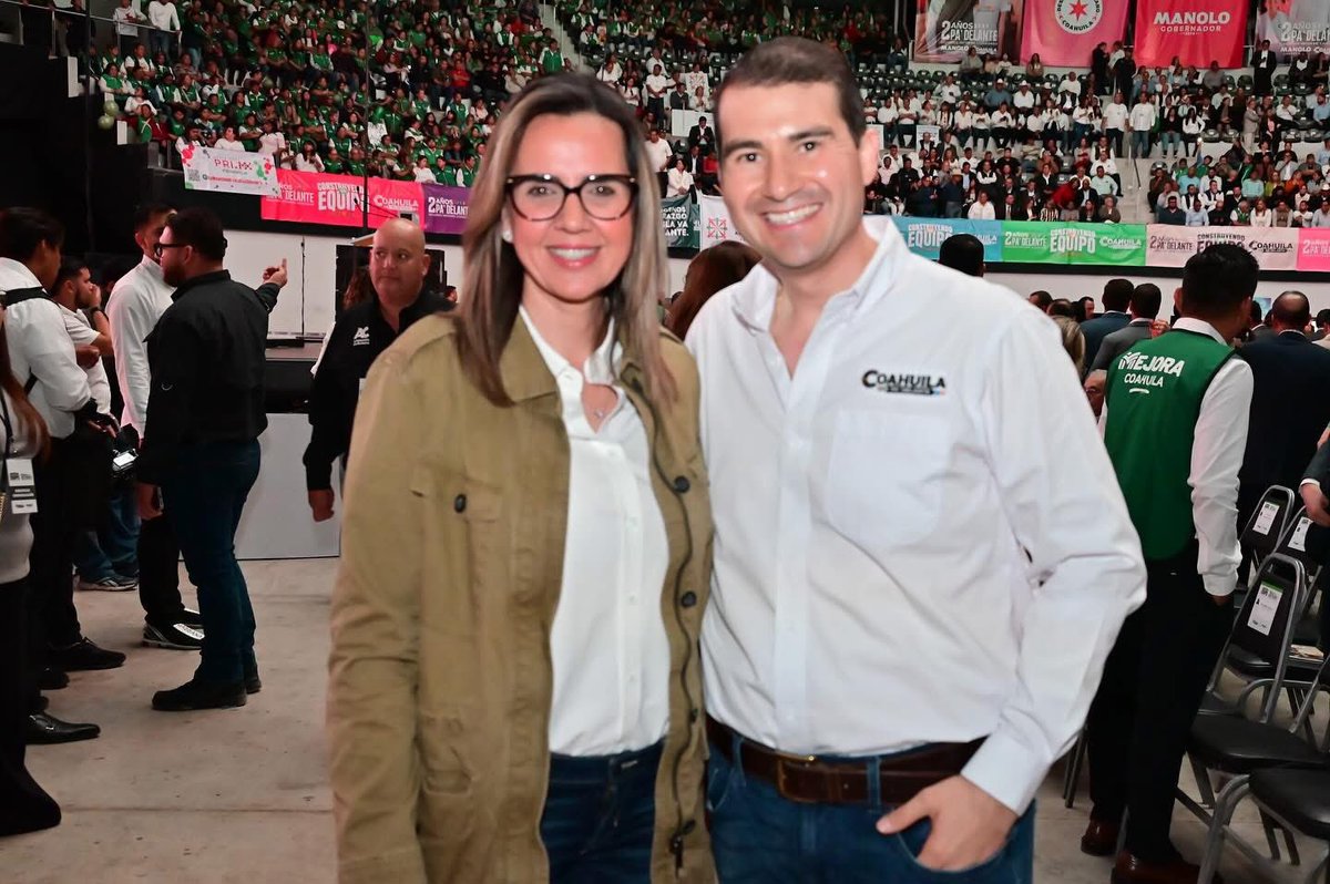 gpeoyervides's tweet photo. ¡Buenas tardes!
Les comparto que acompañamos al Gobernador Manolo Jiménez Salinas a su #SegundoInforme de #Resultados junto a miles de ciudadanas y ciudadanos ✅
Enhorabuena Gobernador, no cabe duda que en #equipo y #coordinando #esfuerzos con los diferentes órdenes de gobierno y la sociedad #Coahuila tiene #rumbo y es #Pa’Delante
Como siempre, fue un gusto saludar a tantas amigas y amigos 🫶🏻
#2InformeDeResultados
#2AñosPaDelante
#VamosJuntos