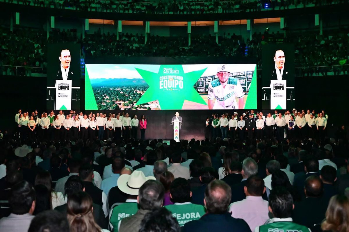 gpeoyervides's tweet photo. ¡Buenas tardes!
Les comparto que acompañamos al Gobernador Manolo Jiménez Salinas a su #SegundoInforme de #Resultados junto a miles de ciudadanas y ciudadanos ✅
Enhorabuena Gobernador, no cabe duda que en #equipo y #coordinando #esfuerzos con los diferentes órdenes de gobierno y la sociedad #Coahuila tiene #rumbo y es #Pa’Delante
Como siempre, fue un gusto saludar a tantas amigas y amigos 🫶🏻
#2InformeDeResultados
#2AñosPaDelante
#VamosJuntos