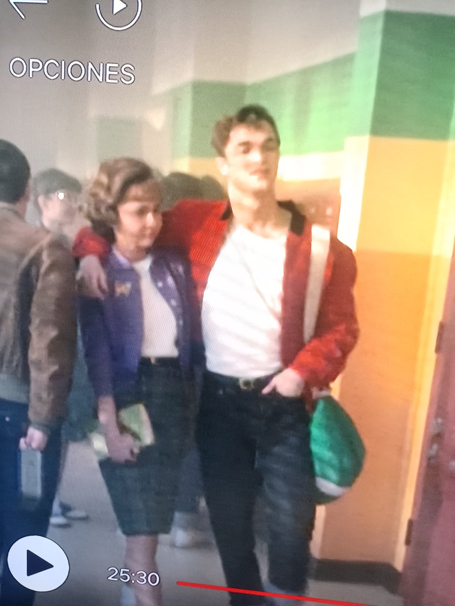 ilovemypencill's tweet photo. FINALLY after so long we know what Steve's dad looks like, they are literally just as idiotic and have the same type of hair https://t.co/6zITtPAQye