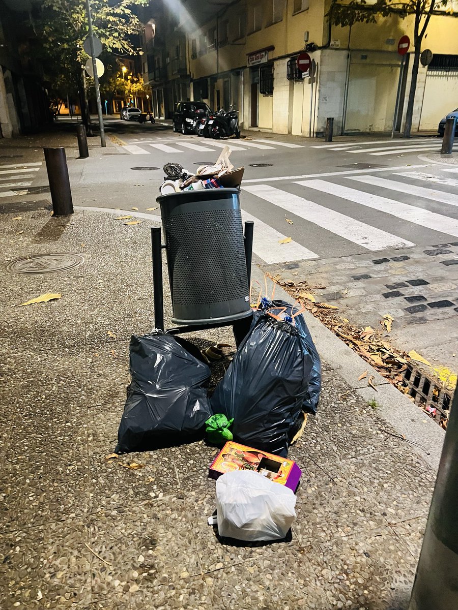 Energumens #netejemgirona 
<a href="/gironabruta/">@gironabruta</a> <a href="/GironaNetaDigna/">Girona Neta i Digna</a> <a href="/Girona_Cat/">Ajuntament de Girona</a> <a href="/llsalellasvilar/">Lluc Salellas i Vilar</a> <a href="/sergicot/">Sergi Cot 🇵🇸</a> <a href="/enoticiescat/">E-Notícies</a> <a href="/elmonarac1/">El món a RAC1</a> <a href="/DiarideGirona/">Diari de Girona</a> <a href="/Gironanoticies/">Diari Girona Notícies</a> <a href="/MilloremGirona/">MilloremGirona</a>  <a href="/Ffr1449591/">SALVEM GIRONA</a>
<a href="/GuanyemGirona/">Guanyem Girona</a>
<a href="/gencat/">Generalitat de Catalunya</a> <a href="/som3cat/">3Cat</a> <a href="/Cati_Girona/">CatInfo Girona</a> <a href="/tvgirona/">Televisió de Girona</a> <a href="/salutcat/">Salut</a> <a href="/EUEnvironment/">EU EnvironmentAgency</a>