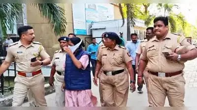 Delhi Blast Link In Maharashtra? Woman With Fake IAS Identity Arrested

Kalpana Bhagwat (45) from Sambhaji Nagar allegedly linked to Pak army, Afghan contacts, Delhi blast timing, caught in luxury hotel.

Police Recovered Fake IAS Letter, 19 Crore Cheque, Faulty Aadhar Card.