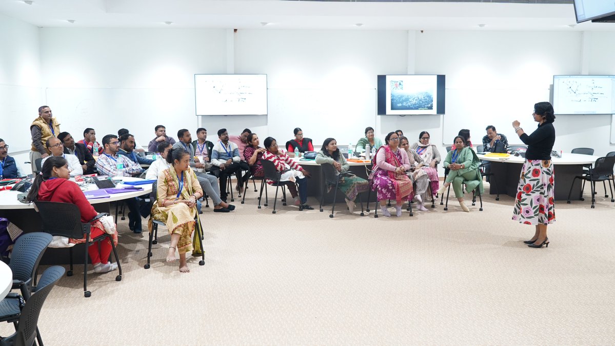 CS2_IISERB's tweet image. 𝐕𝐢𝐠𝐲𝐚𝐧 𝐏𝐫𝐚𝐭𝐢𝐛𝐡𝐚 𝐓𝐞𝐚𝐜𝐡𝐞𝐫𝐬’ 𝐖𝐨𝐫𝐤𝐬𝐡𝐨𝐩 𝐃𝐚𝐲 3
🔹 VP LU: Twists in the Fibres by 𝘋𝘳. 𝘗𝘢𝘯𝘬𝘢𝘫 𝘗𝘢𝘯𝘥𝘦𝘺
🔹 Counting Coins, Bees &amp;amp; Dominoes by 𝘋𝘳. 𝘋𝘩𝘦𝘦𝘳𝘢𝘫 𝘒𝘶𝘭𝘬𝘢𝘳𝘯𝘪
🔹 Evolving Patterns in Biology by 𝘋𝘳. 𝘝𝘪𝘯𝘪𝘵𝘢 𝘎𝘰𝘸𝘥𝘢