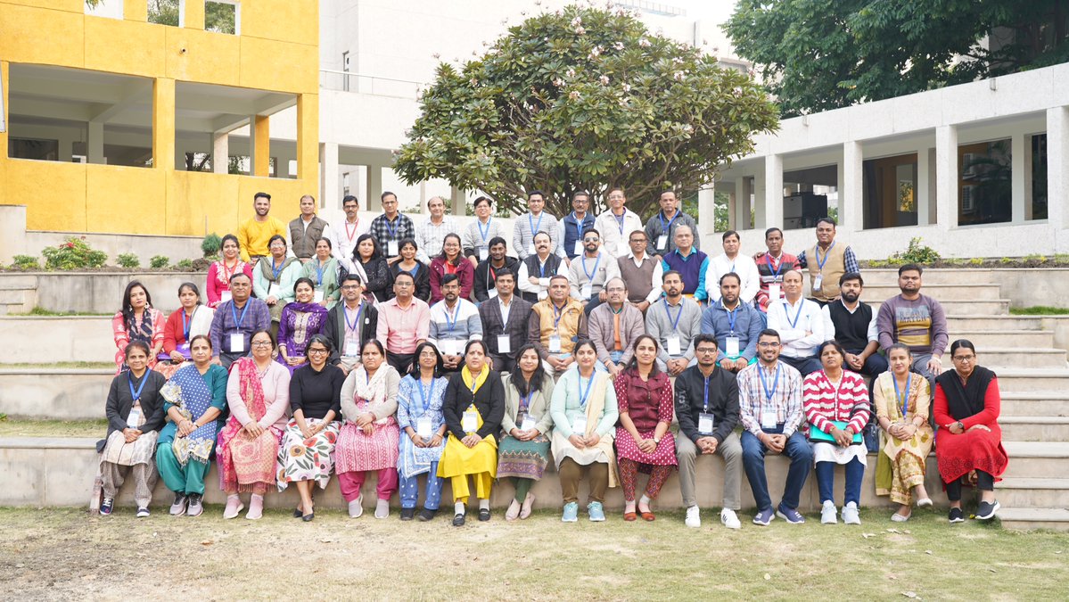 CS2_IISERB's tweet image. 𝐕𝐢𝐠𝐲𝐚𝐧 𝐏𝐫𝐚𝐭𝐢𝐛𝐡𝐚 𝐓𝐞𝐚𝐜𝐡𝐞𝐫𝐬’ 𝐖𝐨𝐫𝐤𝐬𝐡𝐨𝐩 𝐃𝐚𝐲 3
🔹 VP LU: Twists in the Fibres by 𝘋𝘳. 𝘗𝘢𝘯𝘬𝘢𝘫 𝘗𝘢𝘯𝘥𝘦𝘺
🔹 Counting Coins, Bees &amp;amp; Dominoes by 𝘋𝘳. 𝘋𝘩𝘦𝘦𝘳𝘢𝘫 𝘒𝘶𝘭𝘬𝘢𝘳𝘯𝘪
🔹 Evolving Patterns in Biology by 𝘋𝘳. 𝘝𝘪𝘯𝘪𝘵𝘢 𝘎𝘰𝘸𝘥𝘢