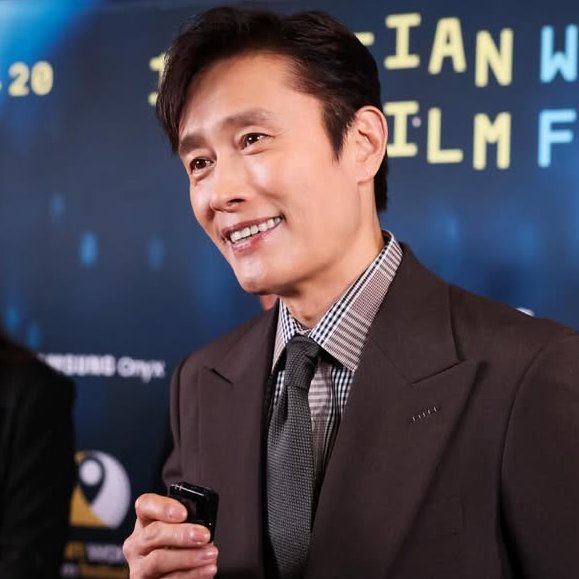 Johnnyftpan's tweet image. Lee Byung Hun&apos;s upcoming events for december so far:

-Dec 1 Gotham Awards (presenter and nominated)
-Dec 2/3 AMC Empire 25 Q&amp;amp;A with LBH
and PCW
-Dec 4 NOC Screening in NYC 
-Dec 6 JSA Screening and Q&amp;amp;A at
American Cinematheque with LBH and
PCW
-Dec 7 KALH Honors Celebration