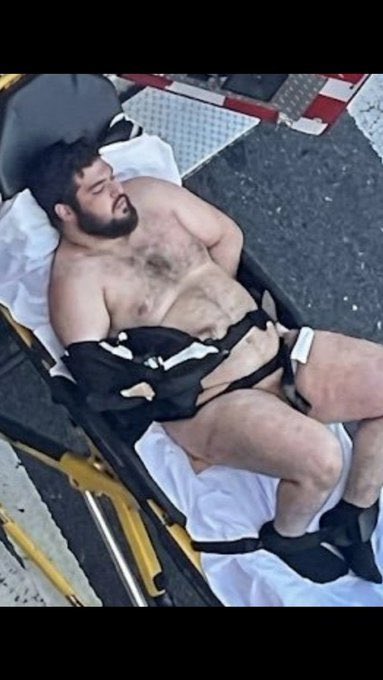 LBleuBlancRouge's tweet image. 🚨🇺🇸 D'après les médias américains, l'auteur présumé de la fusillade qui a visé deux membres de la Garde nationale à Washington est Rahmanullah Lakanwal, un ressortissant afghan 🇦🇫 de 29 ans arrivé aux États-Unis en 2021.

Il serait en situation irrégulière après avoir dépassé la…