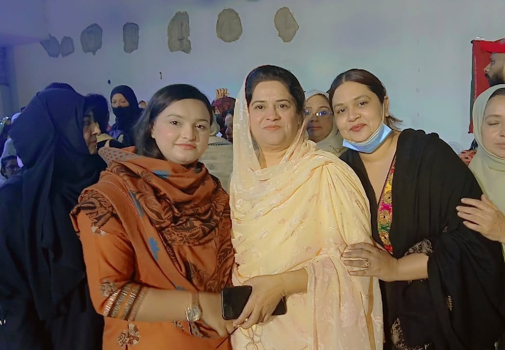 MunibaMali69961's tweet photo. جنرل ورکرز اجلاس منعقد ہوا، ایجنڈا 30 نومبر—58 واں یومِ تاسیس—کے جلسے کی تیاری کے حوالے سے رکھا گیا۔ پی ایس 110 کے جیالے اور جیالیاں بھرپور تعداد میں شریک ہوئے اور عزم کیا کہ یومِ تاسیس کا جلسہ شاندار کامیابی بنائیں گے
#یوم_تاسیس58 #ورکرزاجلاس #PS110 #پیپلزپارٹی #جیالے #جیالیاں https://t.co/O94C3FWEOA