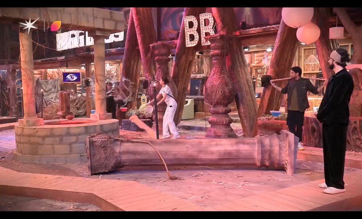 Ajeetyadav20070's tweet image. फरहाना भट्ट का किरदार इतना कमजोर है — जब फायदा हो तो लोग अच्छे लगते हैं, और जब फुटेज चाहिए होती है, वही लोग झगड़े की वजह बन जाते हैं। खुद का स्टैंड तो होना चाहिए एट लिस्ट ।#Gaurav #FarhanaBhatt
#biggboss19