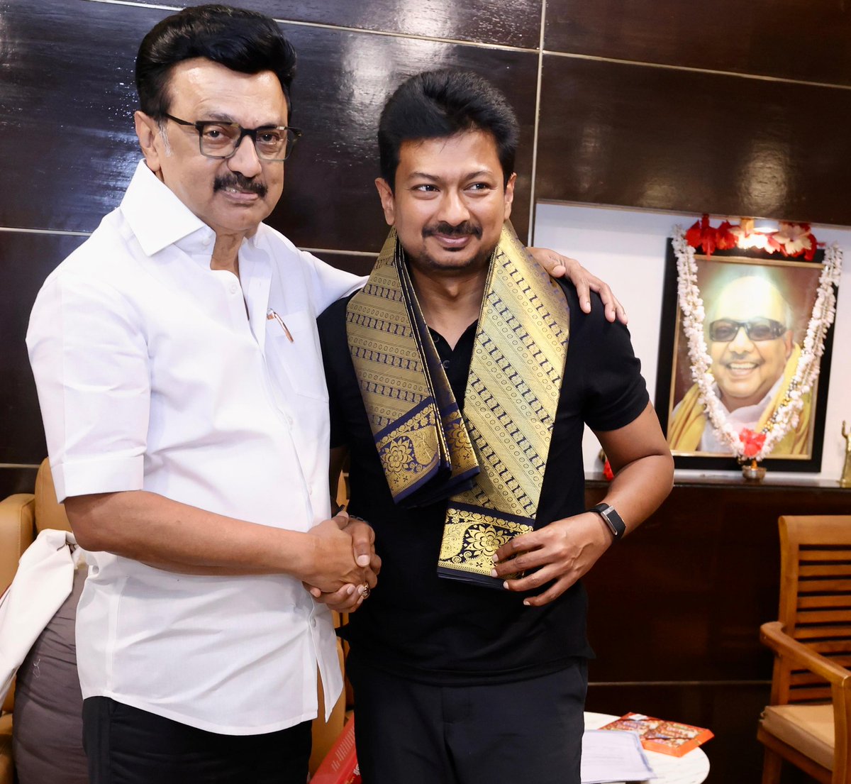 mkstalin's tweet image. கொள்கைப் பற்றோடு உழைப்பிலும் உயர்ந்து வரும் உதயநிதிக்குப் பிறந்தநாள் வாழ்த்துகள்!

இளைஞரணிச் செயலாளராக - விளையாட்டுத் துறை அமைச்சராக - மாண்புமிகு துணை முதலமைச்சராக நீ ஆற்றிவரும் பணிகளை மக்களும் கழகத்தினரும் பாராட்டிச் சொல்வதைக் கேட்கும்போது தந்தையாக மட்டுமல்ல தலைவனாக மகிழ்ச்சி…