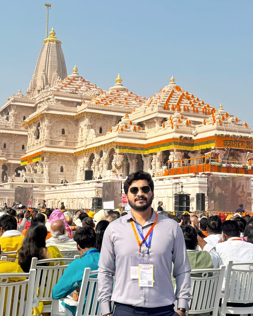 picman_29's tweet photo. राम जन्मभूमि धर्म ध्वजा समारोह..!!🛕🚩🔆📿 https://t.co/89JkJVu3JR